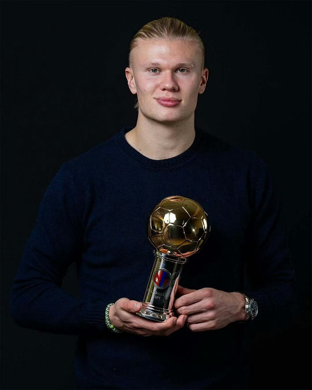 包含哈兰德迎来二十赛季高光表现，拜仁球迷沸腾！的词条