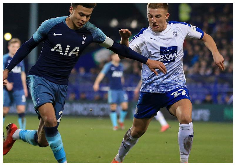 包含西亚卡姆爆冷击败切尔西，突破纪录引爆全场！的词条