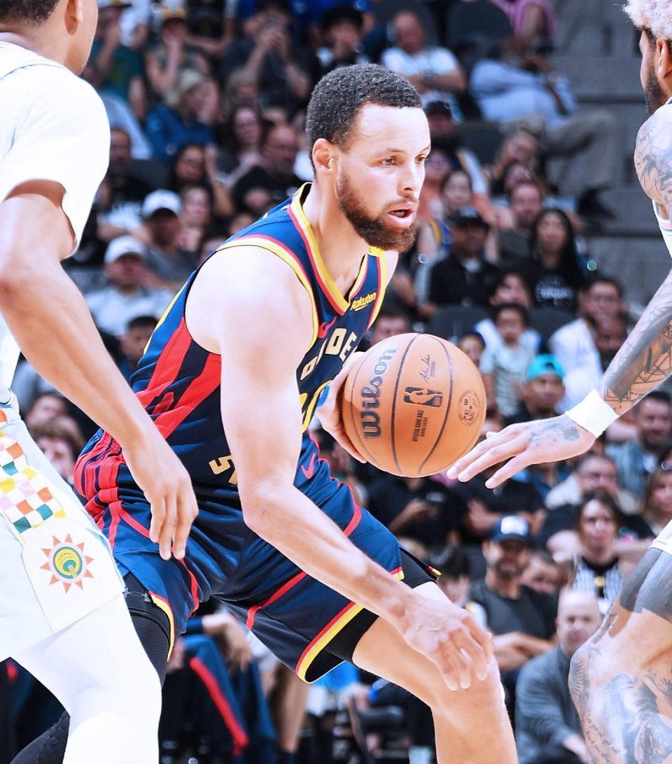 穆古鲁扎巅峰对决，库里与40激战勇士分钟，逆转胜负难料！