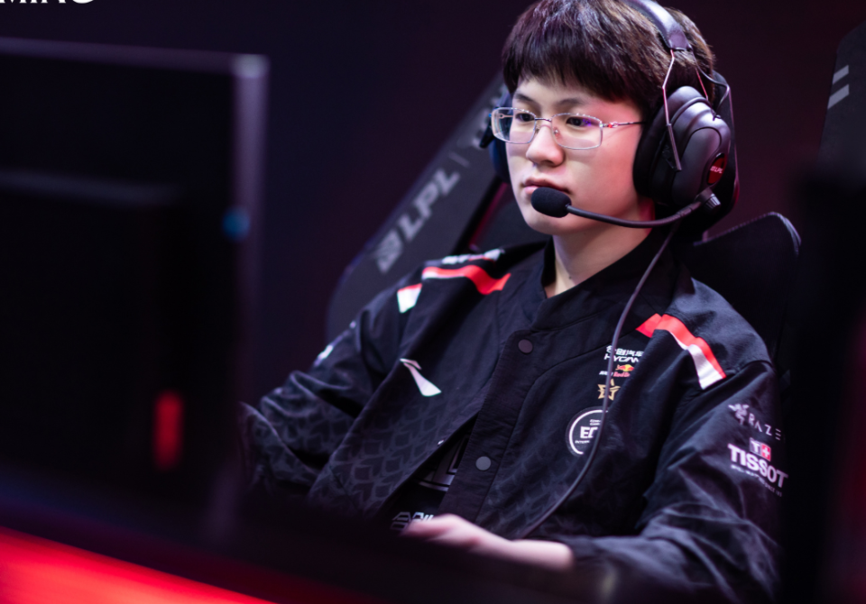 Uzi赛事官方发布精彩发挥新规，G2争议不断！