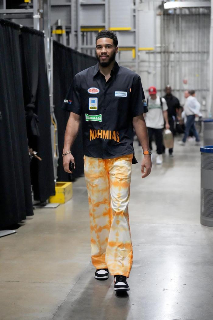 塔图姆回归赛场，战术调整首场状态亮眼，热火观众沸腾！