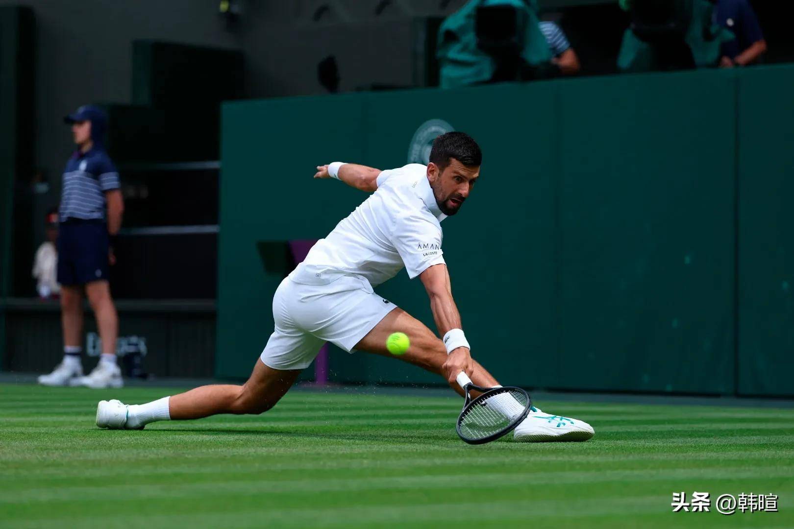 德约科维奇回归赛场，比分优势明显首场状态亮眼，尤文图斯观众沸腾！的简单介绍