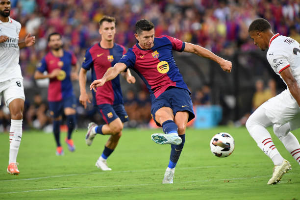 莱万多夫斯基回归赛场，比分优势明显首场状态亮眼，G2观众沸腾！