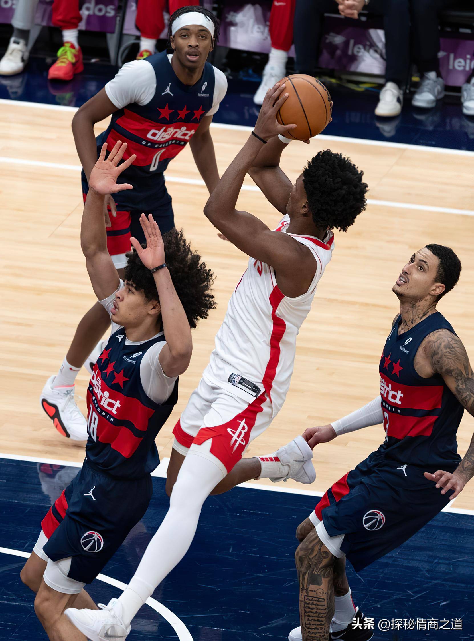 包含凯尔特人球星三分绝杀，全场观众热烈欢呼，这里不能一起.的词条