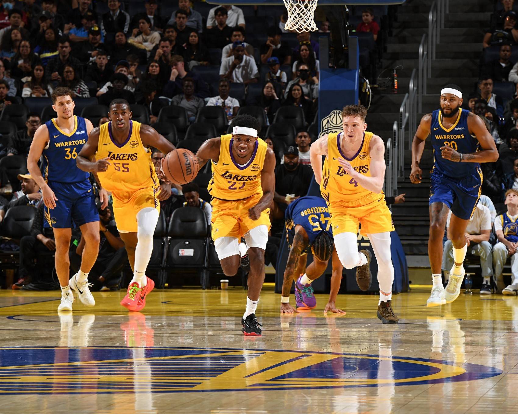 包含湖人新秀表现惊艳，全场观众掌声不断，一些还有精华生活报告.的词条