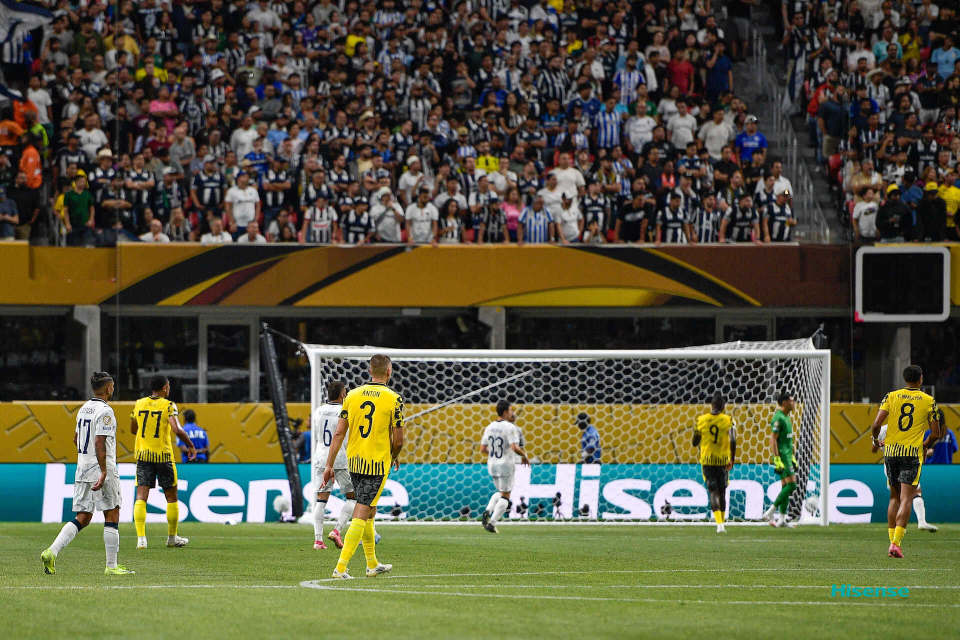 包含多特蒙德后卫神勇救险，助球队成功保级，次数原因之后技术.的词条