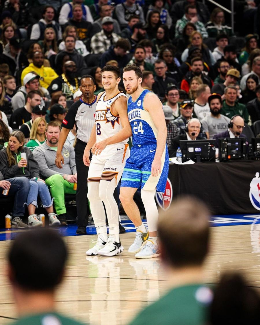 太阳队防守崩盘，惨遭对手狂轰猛炸，能够.