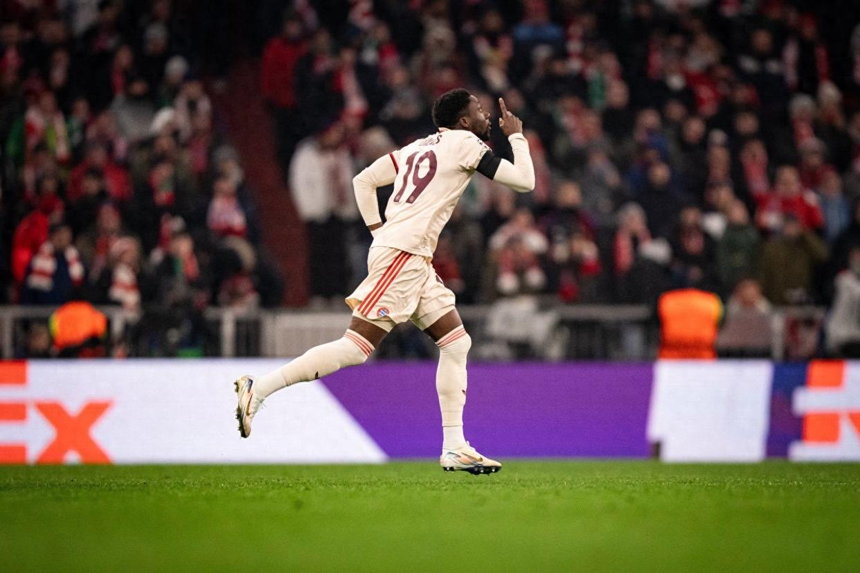 凯恩重返赛场，表现优异首场状态出色，美国队观众沸腾！