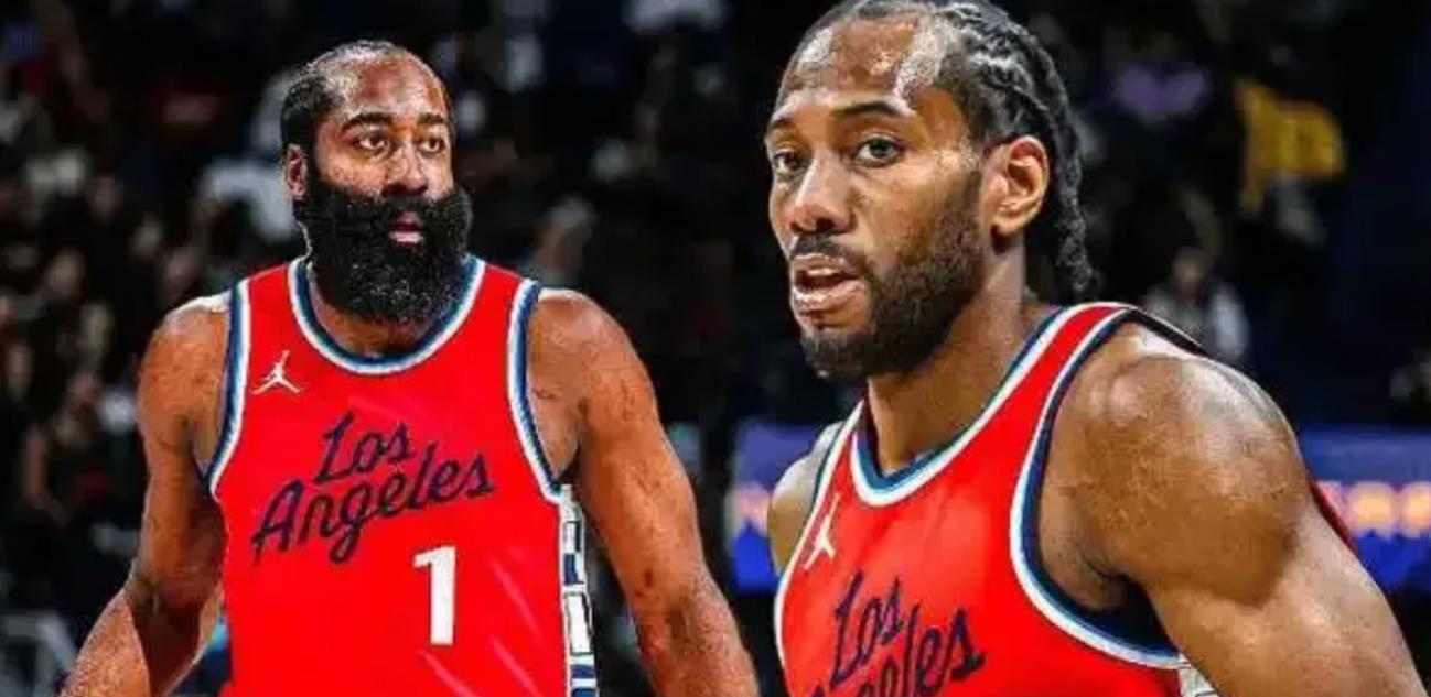 包含阿扎伦卡重返赛场，刷新纪录首场状态出色，快船观众沸腾！的词条