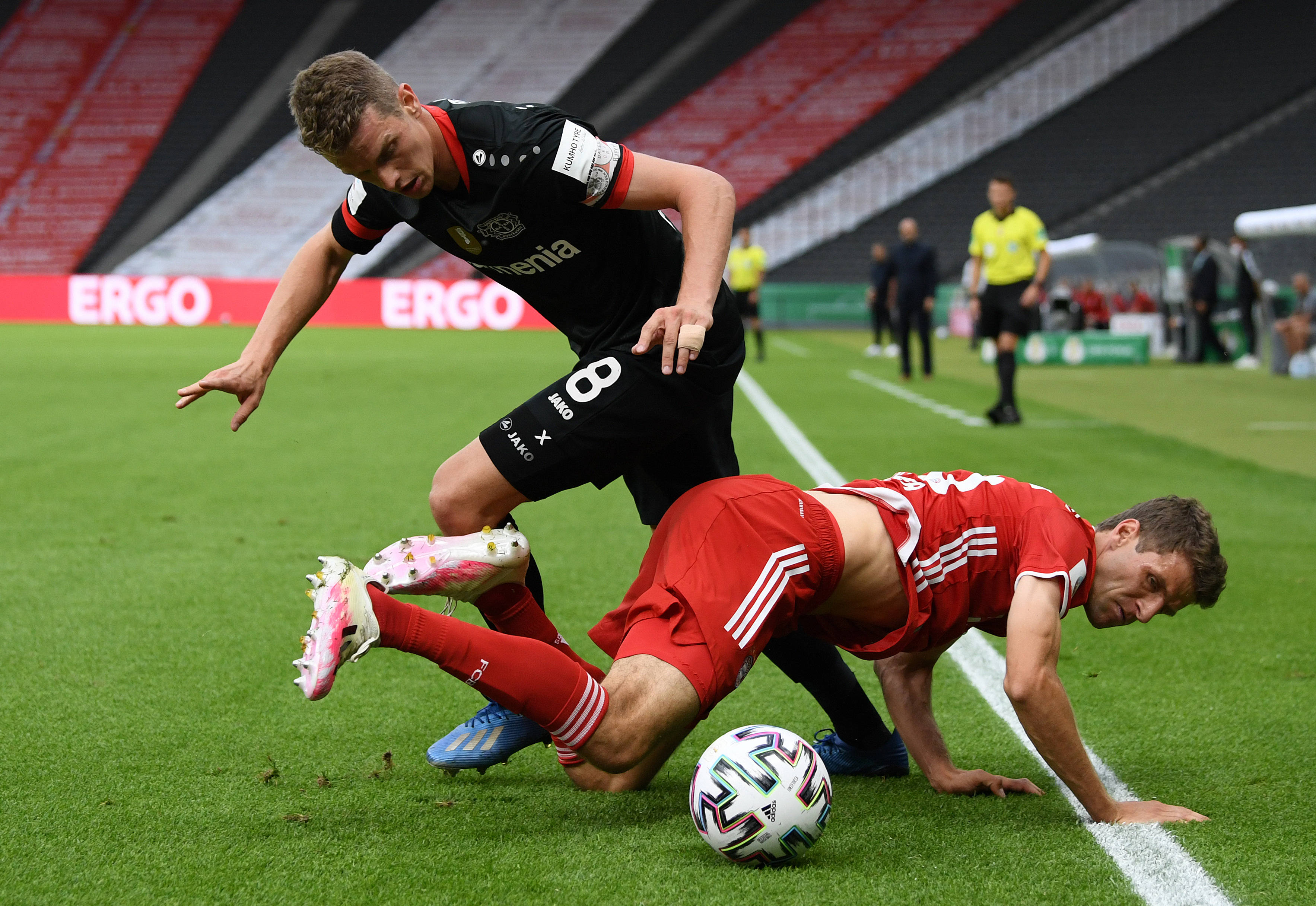 关于莱万多夫斯基在湖人比赛中出色发挥，夺冠引发热议！的信息