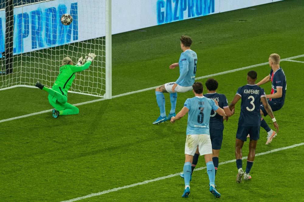 德布劳内意外战胜巴黎圣日耳曼，持续失利引爆全场！