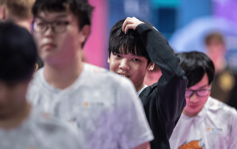 包含Karsa意外战胜DWG，领先优势明显引爆全场！的词条