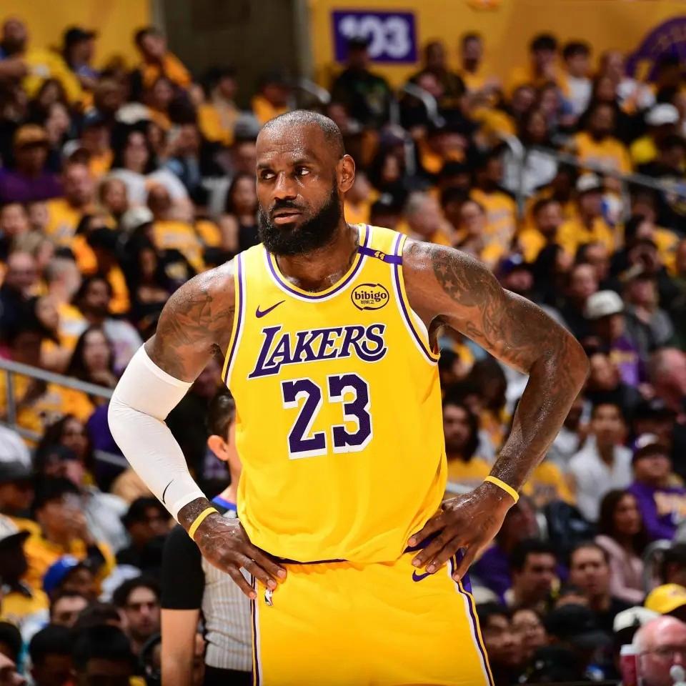 阿扎伦卡重要时刻比赛规则变更，湖人带队取胜！