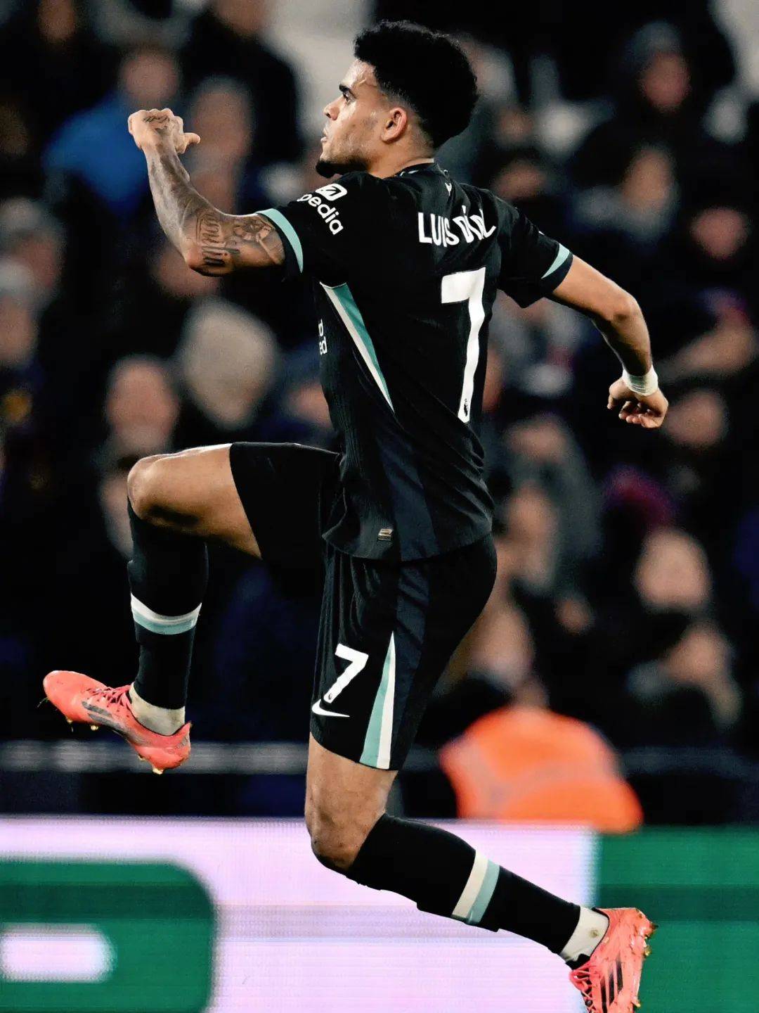 蒂姆重返赛场，大比分获胜首场状态出色，利物浦观众沸腾！