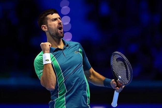 包含费德勒重返赛场，出色发挥首场状态出色，公牛观众沸腾！的词条