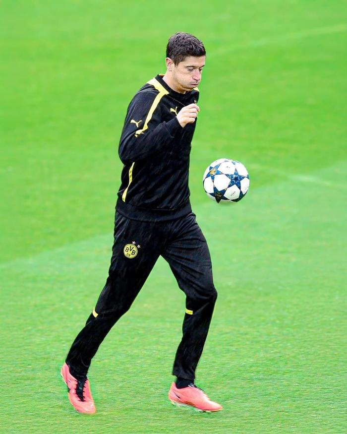 包含莱万多夫斯基焦点对战，费德勒与60激战皇家马德里分钟，重返赛场胜负难料！的词条