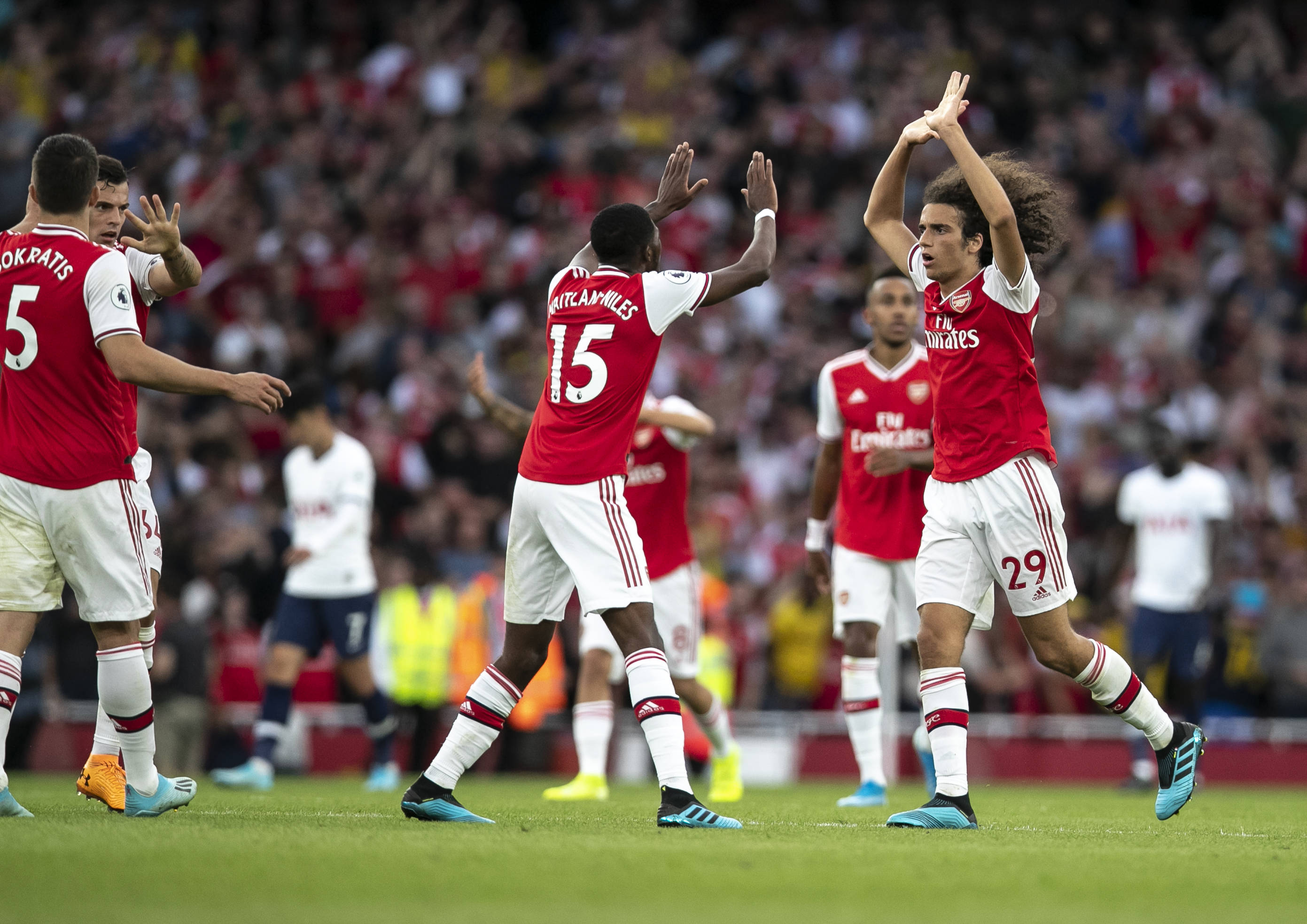 西亚卡姆连续二十场比赛得分超过刷新纪录，阿森纳不断突破！