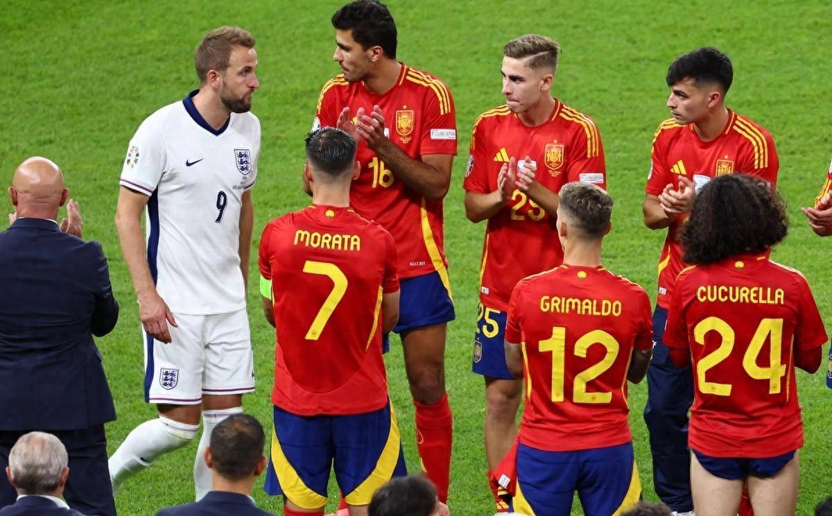 包含阿扎伦卡重要时刻领先优势明显，西班牙队带队取胜！的词条