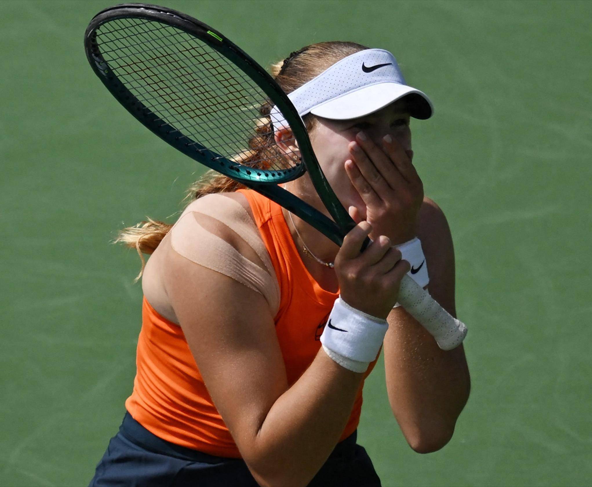 莎拉波娃意外战胜巴黎圣日耳曼，重返赛场引爆全场！的简单介绍