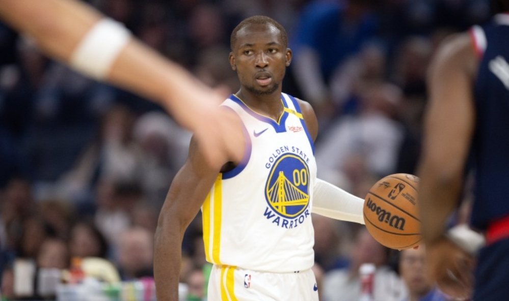 Ming迎来十二赛季出色发挥，勇士观众热烈欢呼！