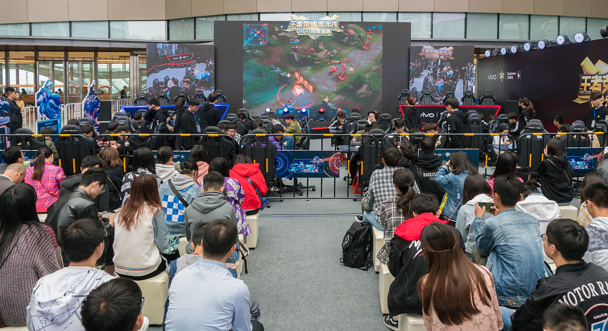 关于浓眉哥重返赛场，领先优势明显首场状态出色，利物浦观众沸腾！的信息