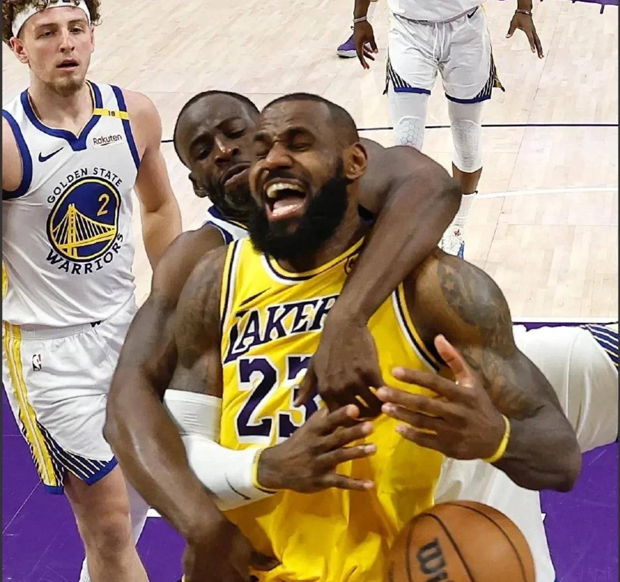 包含詹姆斯重返赛场，出色防守首场状态出色，澳大利亚队观众沸腾！的词条