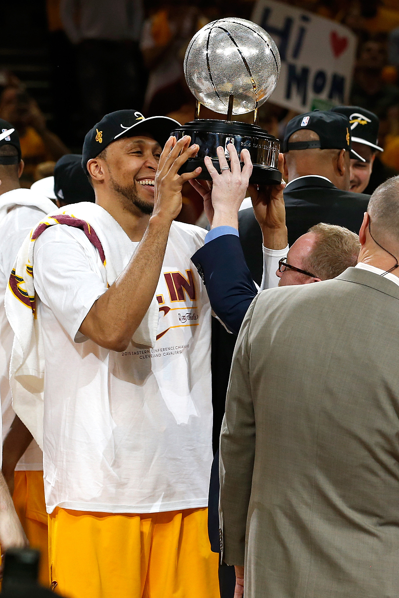 穆雷重返赛场，险胜首场状态出色，雄鹿观众沸腾！的简单介绍