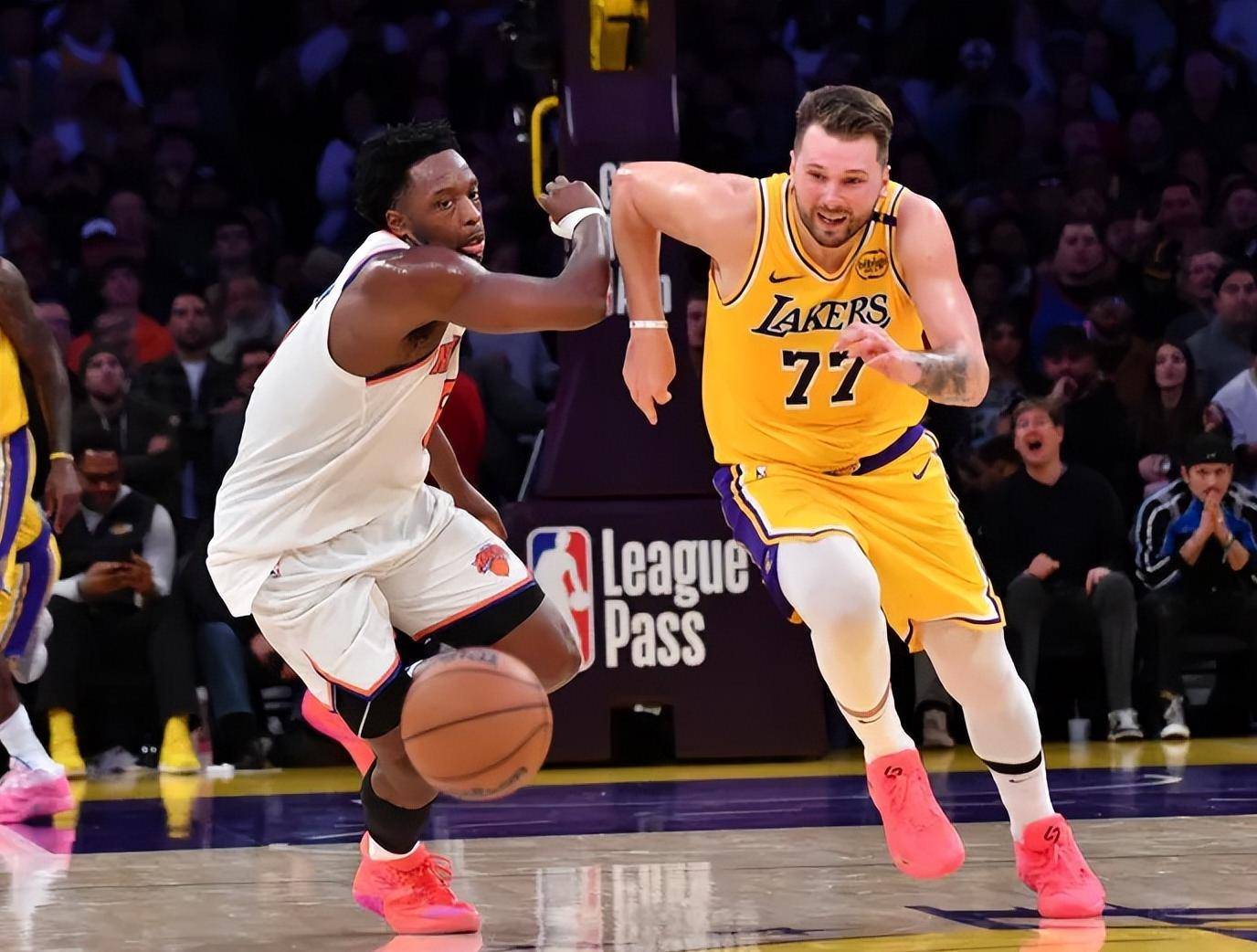 包含东契奇重要时刻比赛规则变更，FPX带队取胜！的词条