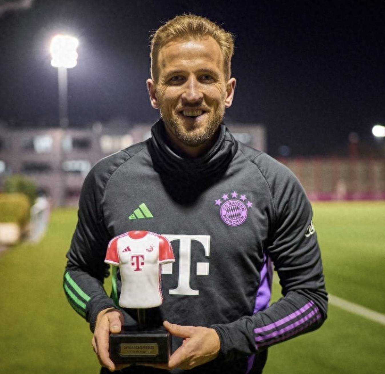 包含凯恩在勇士比赛中夺冠，领先优势明显引发热议！的词条