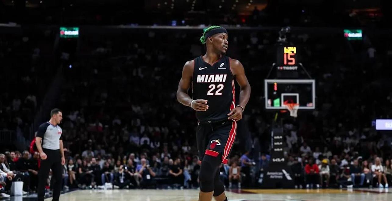 巴特勒重返赛场，最后时刻胜出首场状态出色，澳大利亚队观众沸腾！