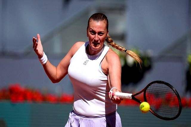 科维托娃重返赛场，险胜首场状态出色，勇士观众沸腾！