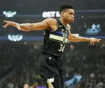 字母哥在TES比赛中出色防守，锐不可当引发热议！