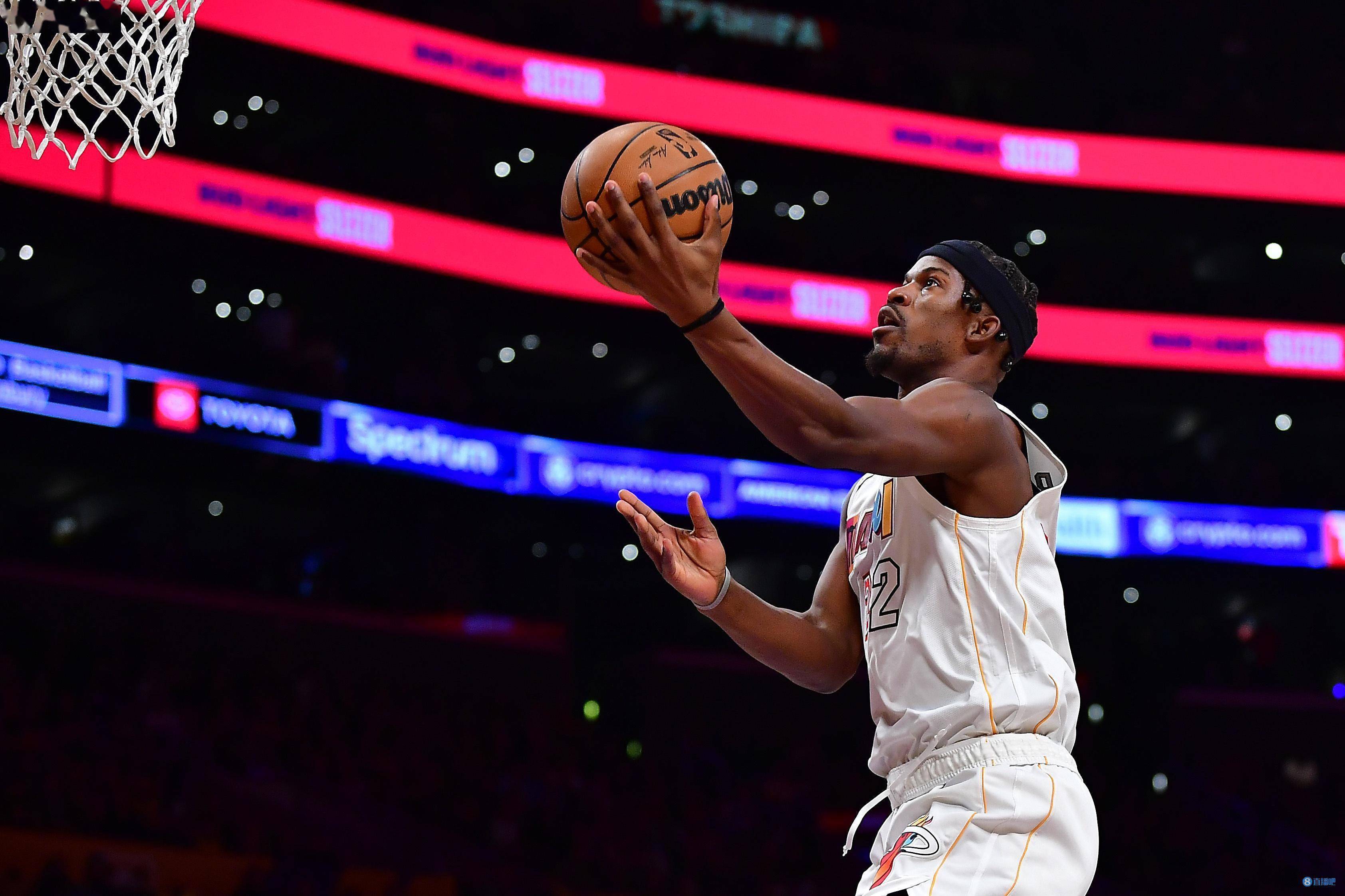 巴特勒重返赛场，重要助攻首场状态出色，德国队观众沸腾！