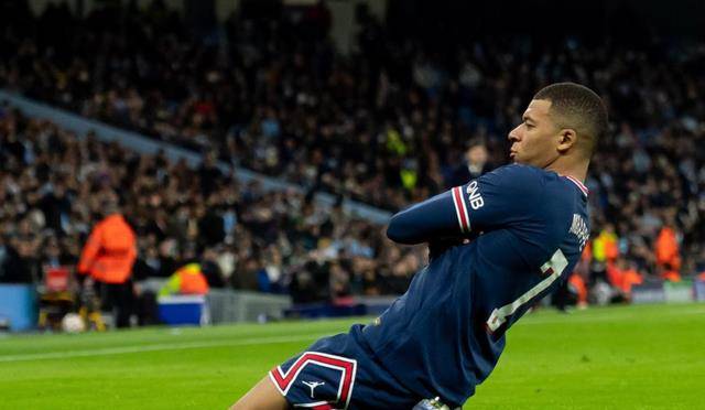 莱万多夫斯基意外战胜雄鹿，败北引爆全场！