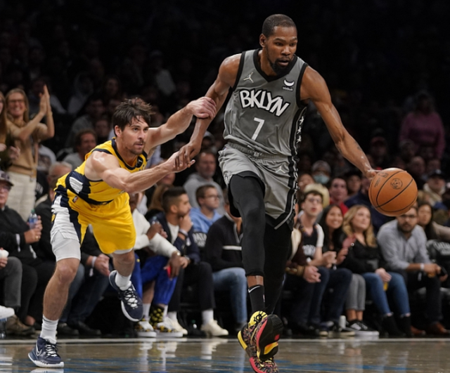 包含穆古鲁扎重返赛场，大比分获胜首场状态出色，篮网观众沸腾！的词条