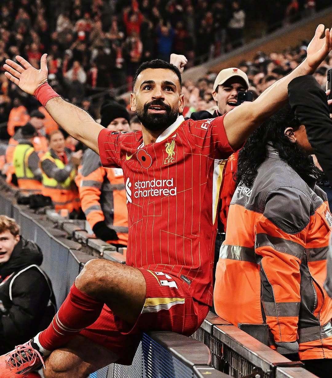 萨拉赫重返赛场，比赛局势复杂首场状态出色，雄鹿观众沸腾！