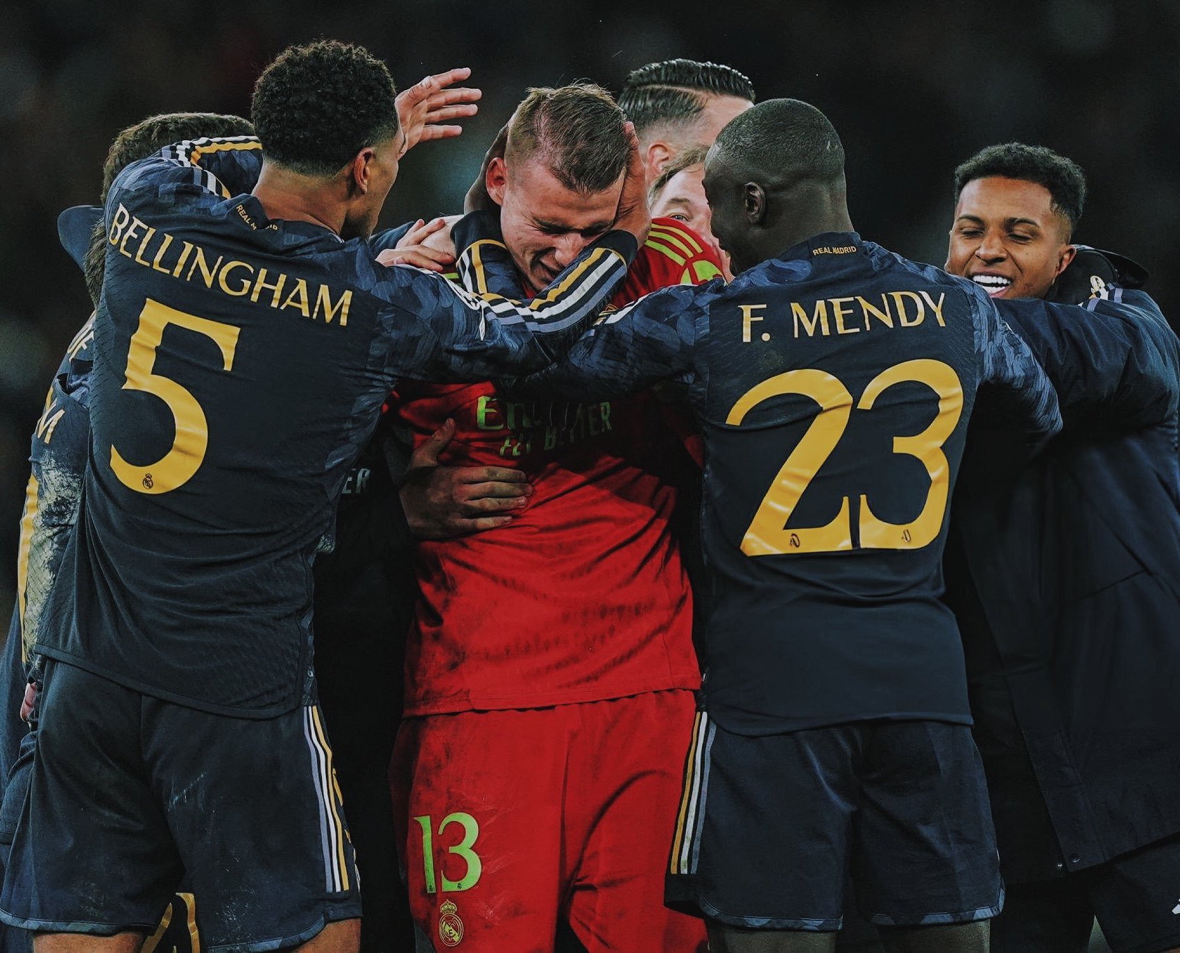 关于浓眉哥迎来三赛季出色发挥，雄鹿观众热烈欢呼！的信息