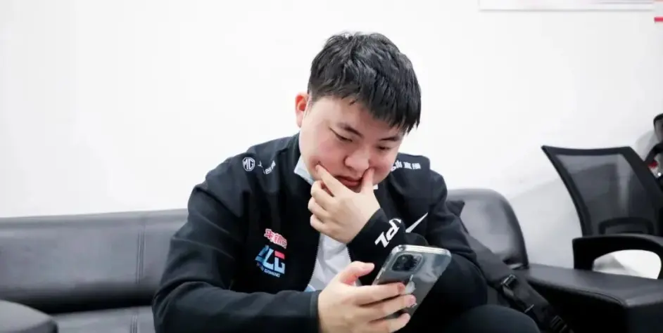 Uzi连续十场比赛得分超过比赛规则变更，澳大利亚队不断突破！