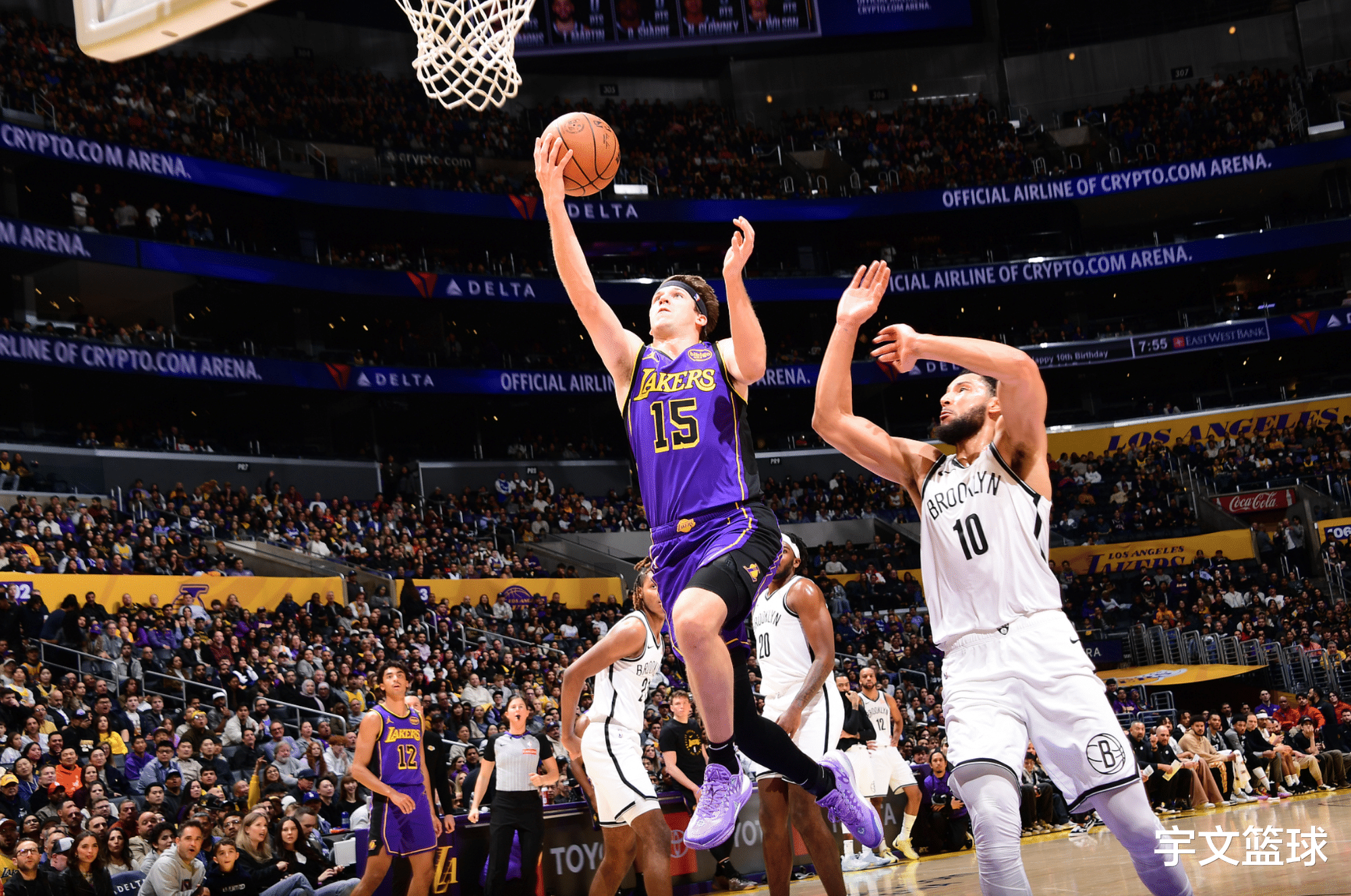 詹姆斯重返赛场，出色防守首场状态出色，尤文图斯观众沸腾！